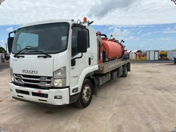 2018 Isuzu FSD Series 4x2 Vacuum Truck *COUNCIL ASSET* image