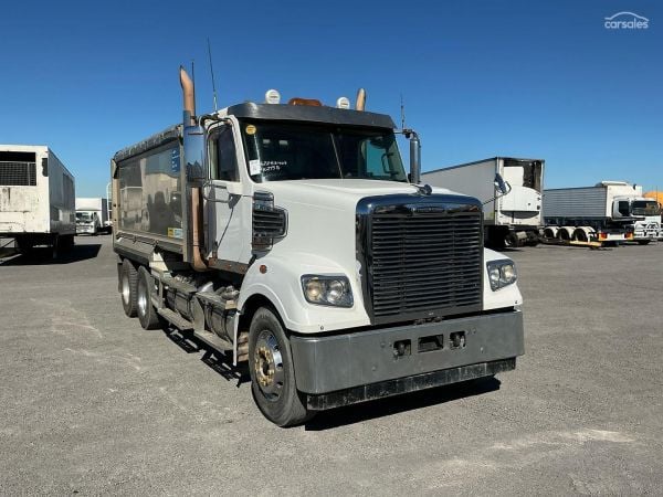 2015 Freightliner FLX Coronado image