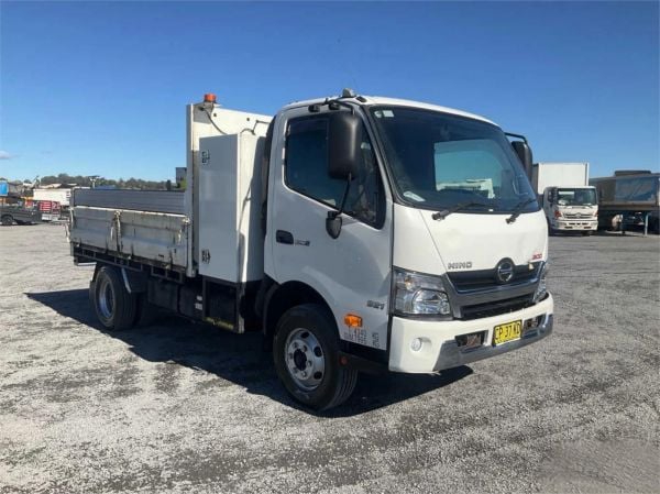 2018 Hino 300 Series Tipper 921 image