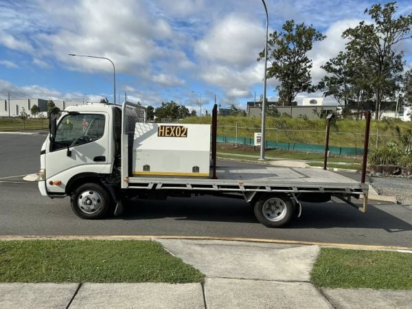 2008 Hino 300 image