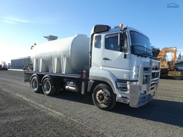 2018 Mitsubishi Fuso FV500 6x4 Water Truck image