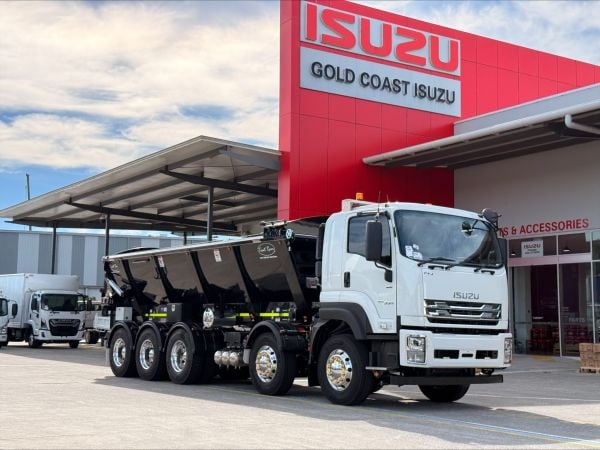 2025 Isuzu FYJ 300-350 Tipper Trout River TR7300 Live Bottom image