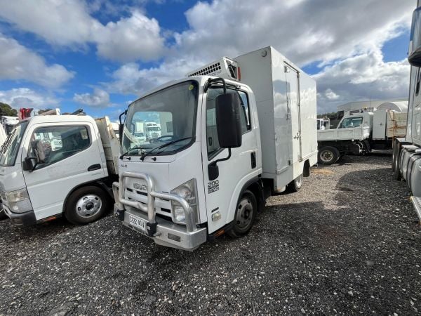 2010 ISUZU NLR200 Refrigerated image