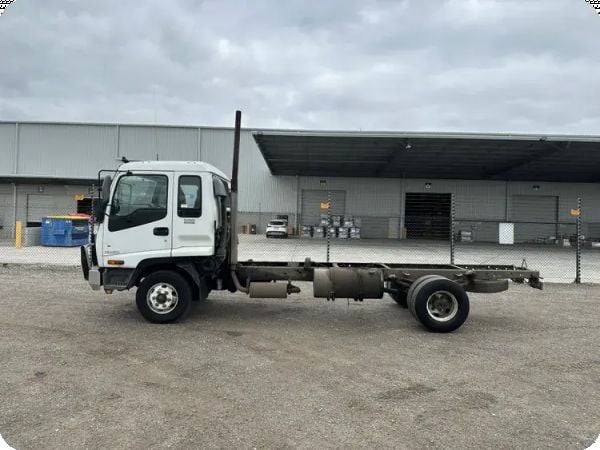 1997 Isuzu FFR 550 4x2 Cab Chassis image