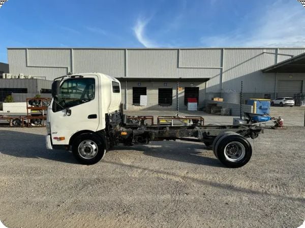 2013 Hino 300 917 4x2 Cab Chassis image