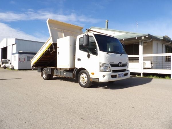 2018 Hino 300 Series Tipper 616 image