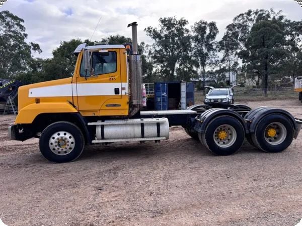 1995 Freightliner FL112 6x4 Prime Mover image