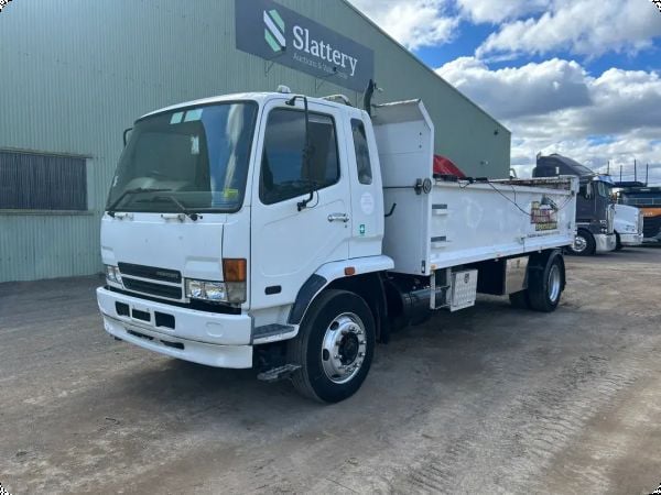 2004 Mitsubishi Fuso FM 600 Fighter 4x2 Tipper image