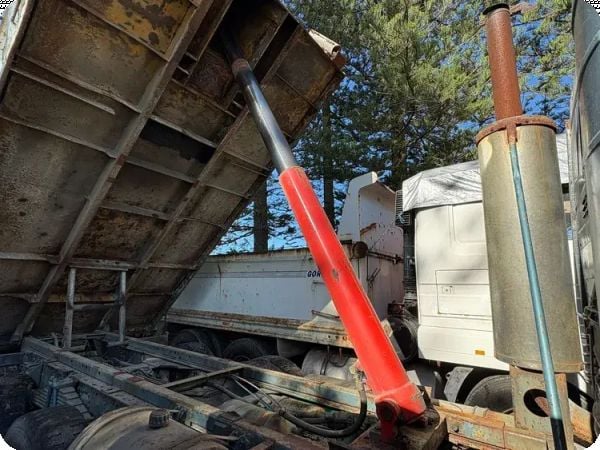 1984 Volvo F12F (6x4) Tipper image