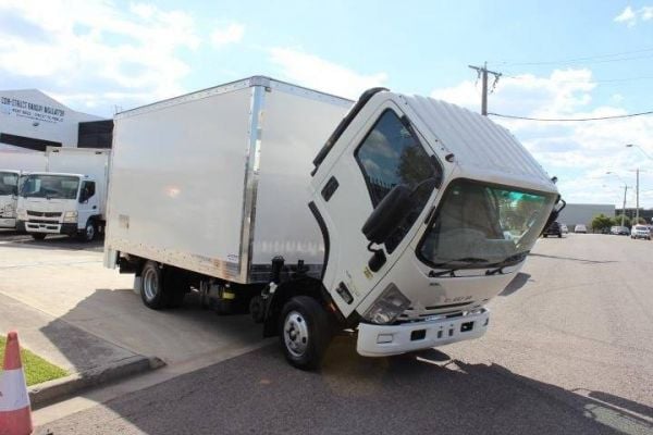2023 Isuzu N Series NNR 45-150 Vanpack image