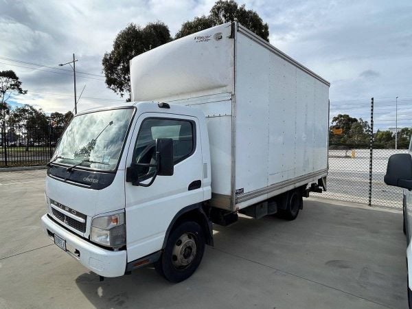 2010 Mitsubishi Canter FE85DG 4.0 image