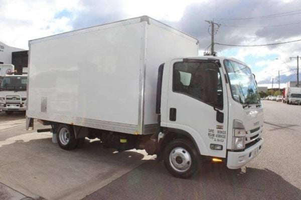 2023 Isuzu N Series NNR 45-150 Vanpack image