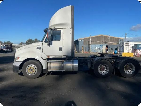2010 Caterpillar CT630 6x4 Prime Mover image