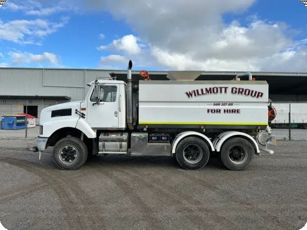 1992 International 3600 6x4 Water Truck - fully Galvanised tank image