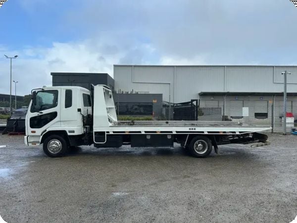 2010 Mitsubishi Fuso Fighter FK600 4x2 Tilt Tray image