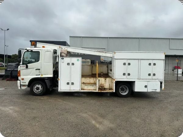 2013 Hino FD500 1124 4X2 Service Truck image