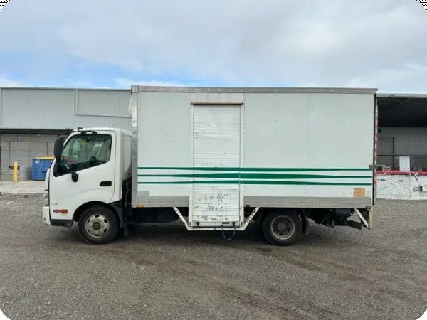 2014 Hino 300 717 4x2 Pantech image
