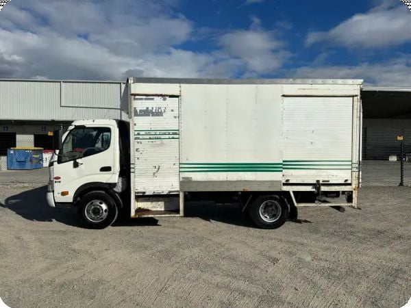 2011 Hino 300 816 4x2 Pantech image