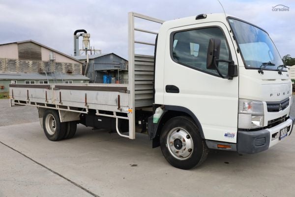 2014 Fuso Canter 815 Dropside Tray image