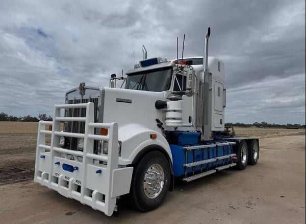 2017 T909 Kenworth ​ image