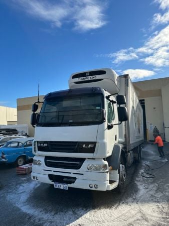 2015 DAF LF280 REFRIGERATED 14 PLT TRUCK image