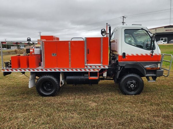 1999 MITSUBISHI FUSO CANTER FG 4X4 Fire Truck image