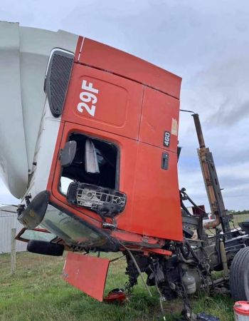 NOW WRECKING 1998 VOLVO FH12 image