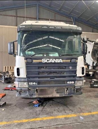 NOW WRECKING 2004 SCANIA 124l image