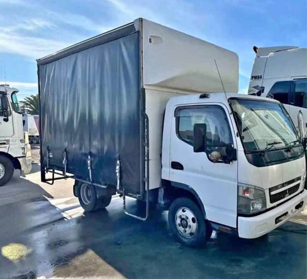 WRECKING 2010 MITSUBISHI CANTER image