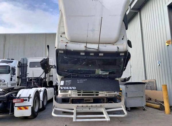 WRECKING 1998 VOLVO FH12 image