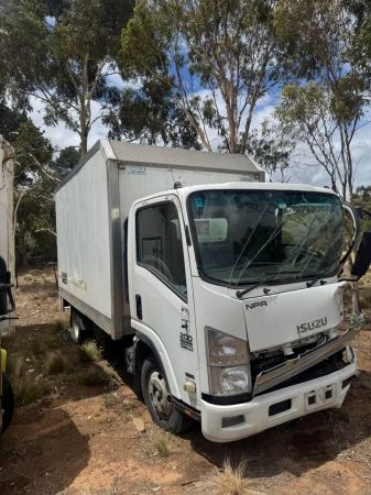 2008 Isuzu npr 200 wrecking all parts image