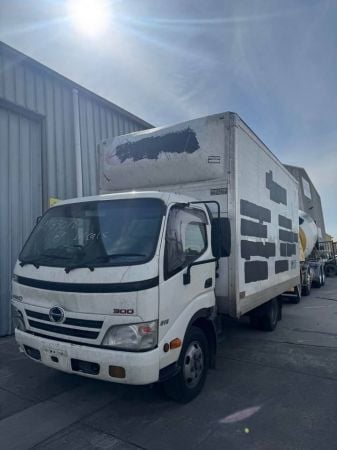 2010 NOW WRECKING 2010 HINO DUTRO 616 dutro image