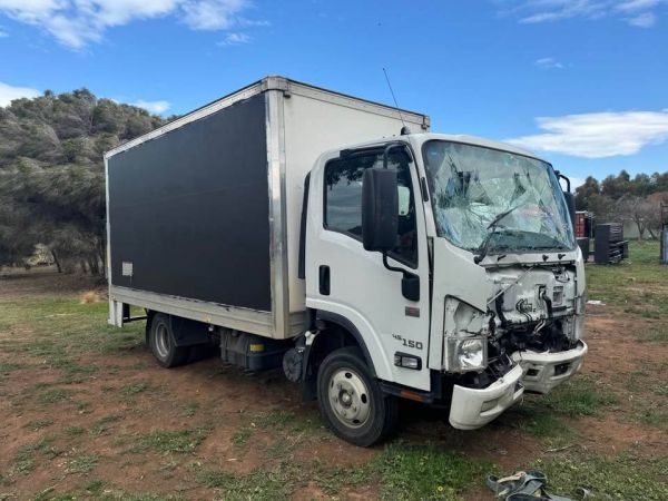 2020 Isuzu nnr wrecking all parts image