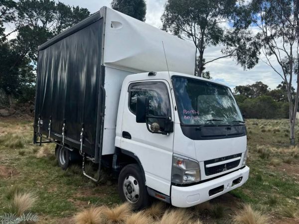 2010 Mitsubishi fuso canter wrecking all parts image