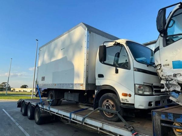 2009 HINO dutro 300 auto wrecking parts image