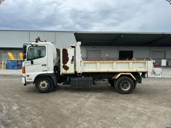 2013 Hino FC500 1022 4x2 Tipper image
