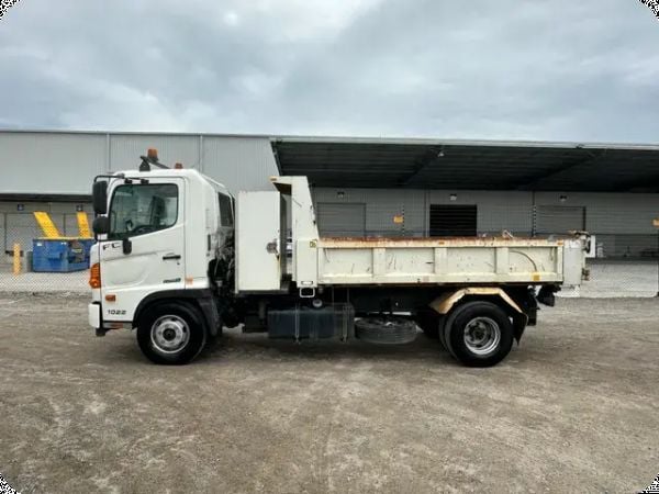 2013 Hino FC500 1022 4x2 Tipper image