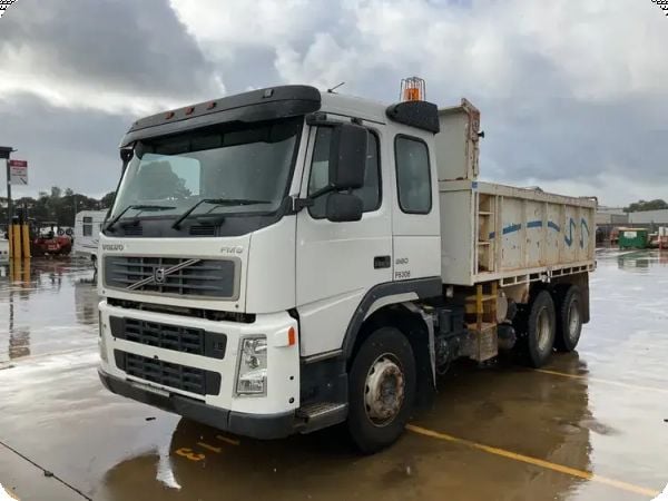 2004 Volvo FM MK2 FM9 6x4 Tipper - Ex SA Govt image