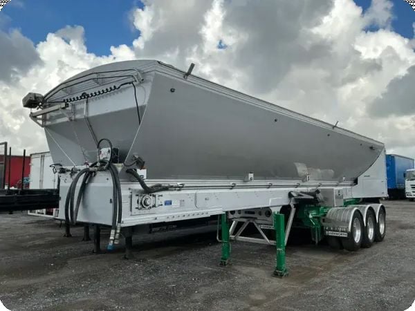2021 Boomer Triaxle Live Bottom Trailer image