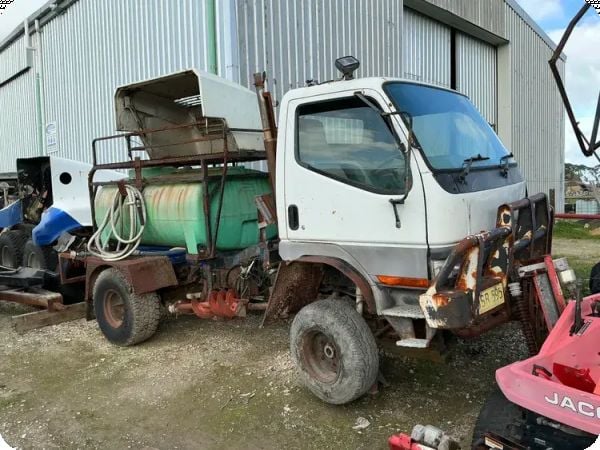 1998 Mitsubishi Canter 4x4 Water Truck image