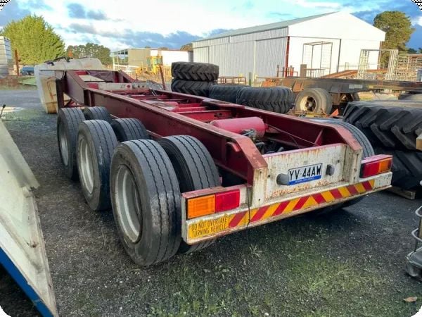 2010 FTE FTE 3A Triaxle Trailer Chassis image