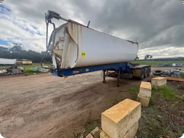 2010 Roadwest TRI 350 Tri-Axle Side Tipper image