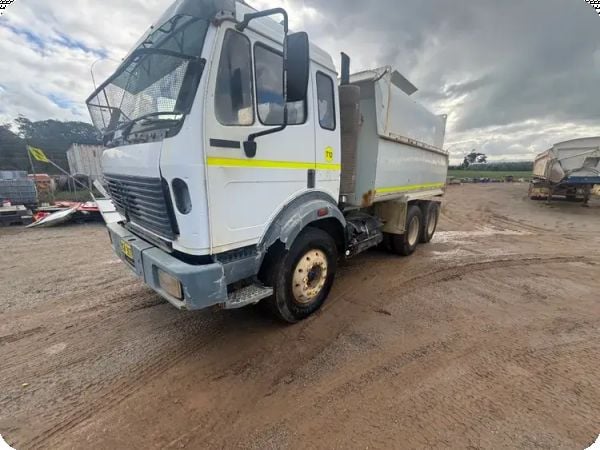 1994 Mercedes-Benz MK 6x4 Water Truck image