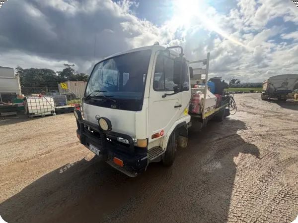 2002 Nissan HKB210 4x2 Bitumen Truck (Repairable Write-off) image