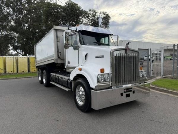 2010 Kenworth T408SAR Tipper image