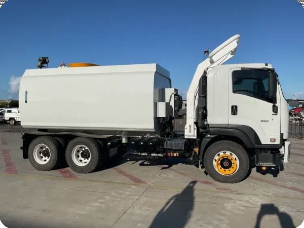 2023 Isuzu FXY 6x4 Water Truck (Ex Hire) image