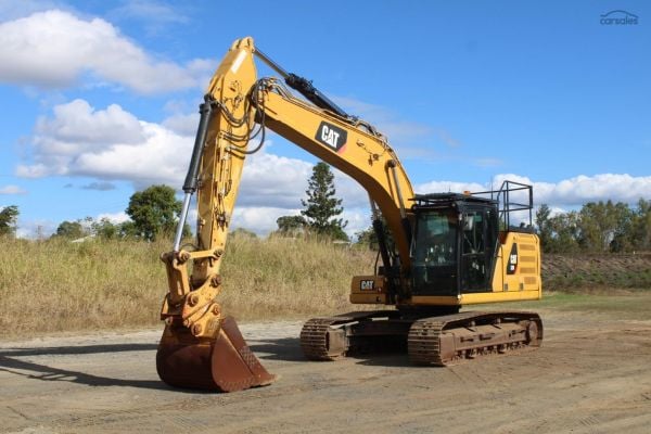 2018 CATERPILLAR 320 image
