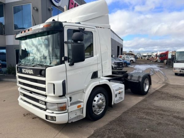 2004 Scania 94D Primemover p 94 image