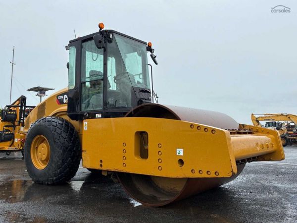 2012 Caterpillar CS76XT image