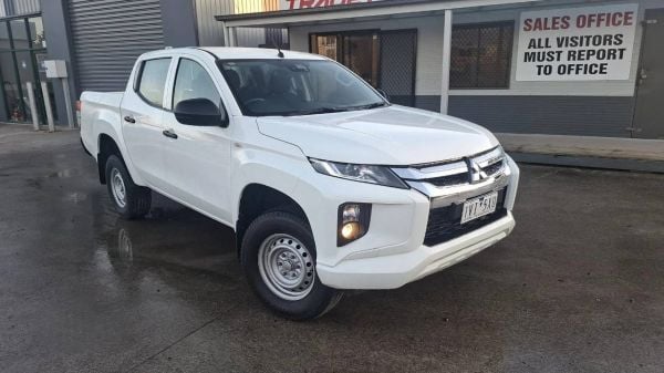 2022 MITSUBISHI TRITON image